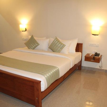 Vasathi Hotel Madikeri Kültér fotó