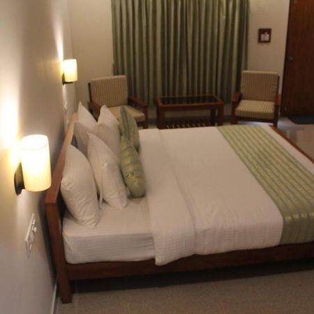Vasathi Hotel Madikeri Kültér fotó