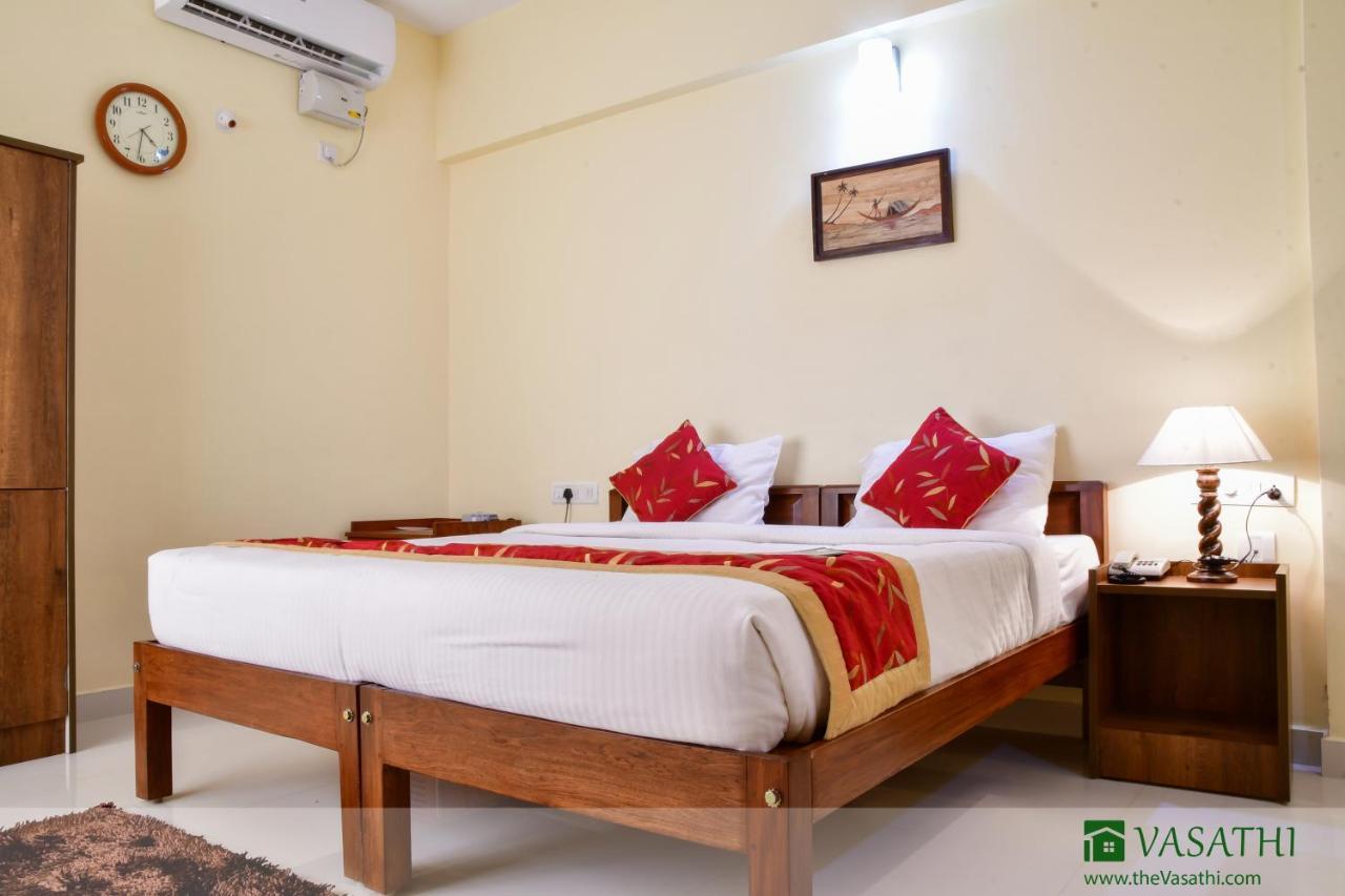 Vasathi Hotel Madikeri Kültér fotó