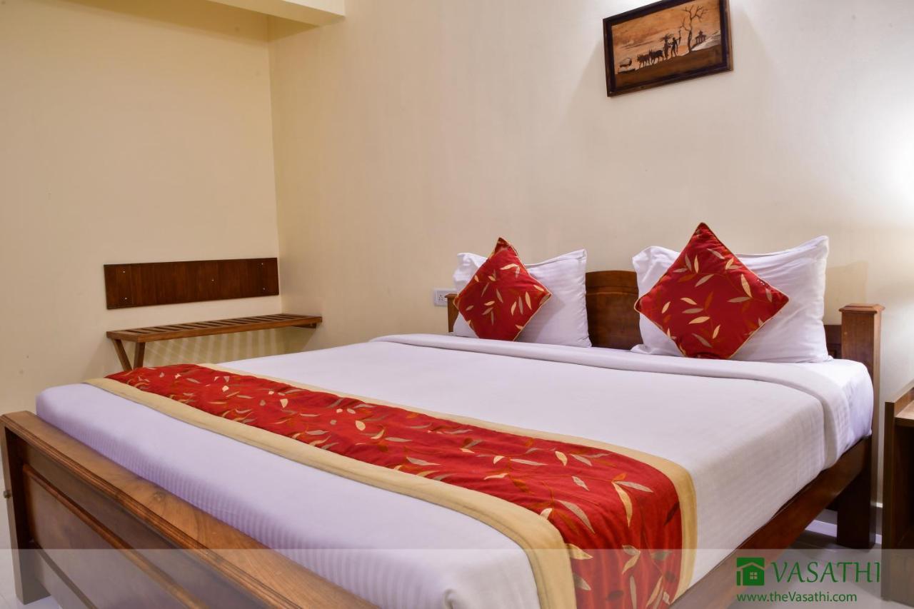 Vasathi Hotel Madikeri Kültér fotó