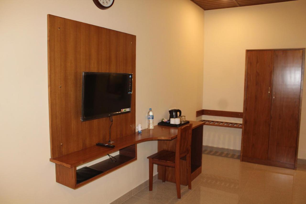 Vasathi Hotel Madikeri Kültér fotó