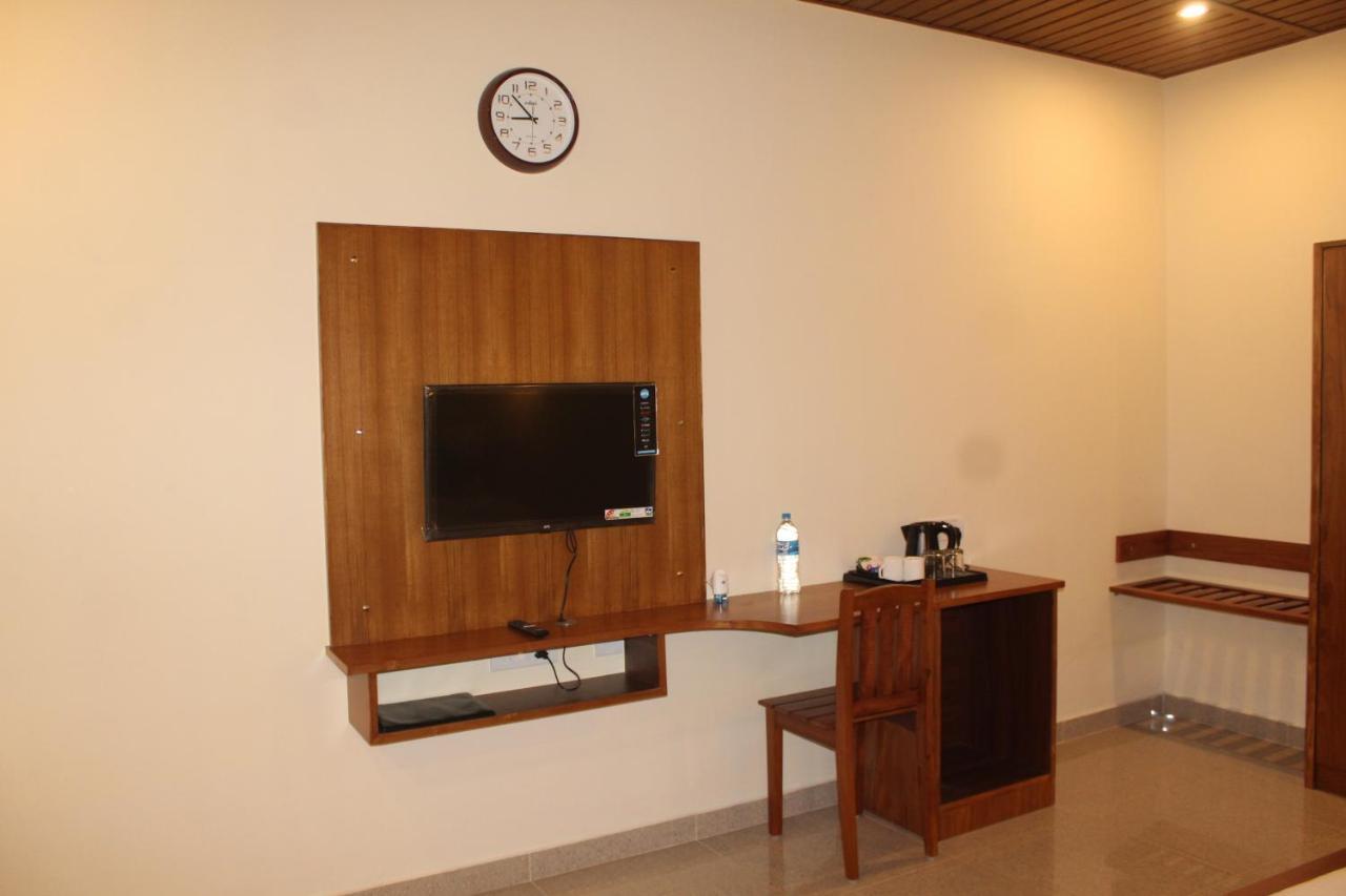 Vasathi Hotel Madikeri Kültér fotó