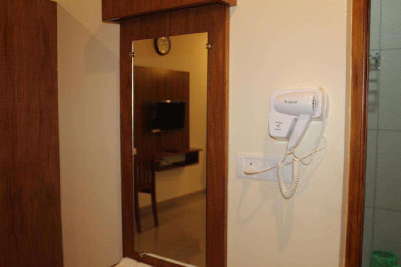 Vasathi Hotel Madikeri Kültér fotó