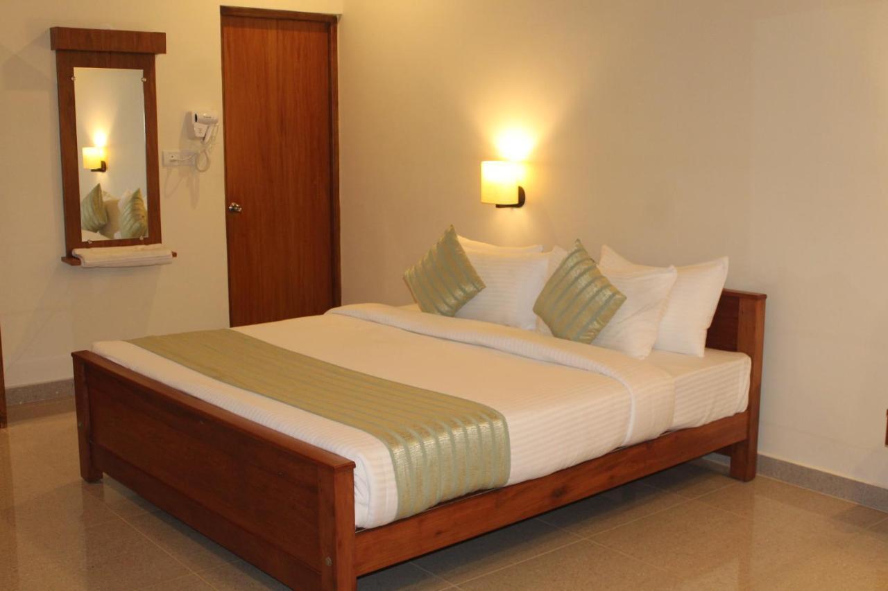 Vasathi Hotel Madikeri Kültér fotó